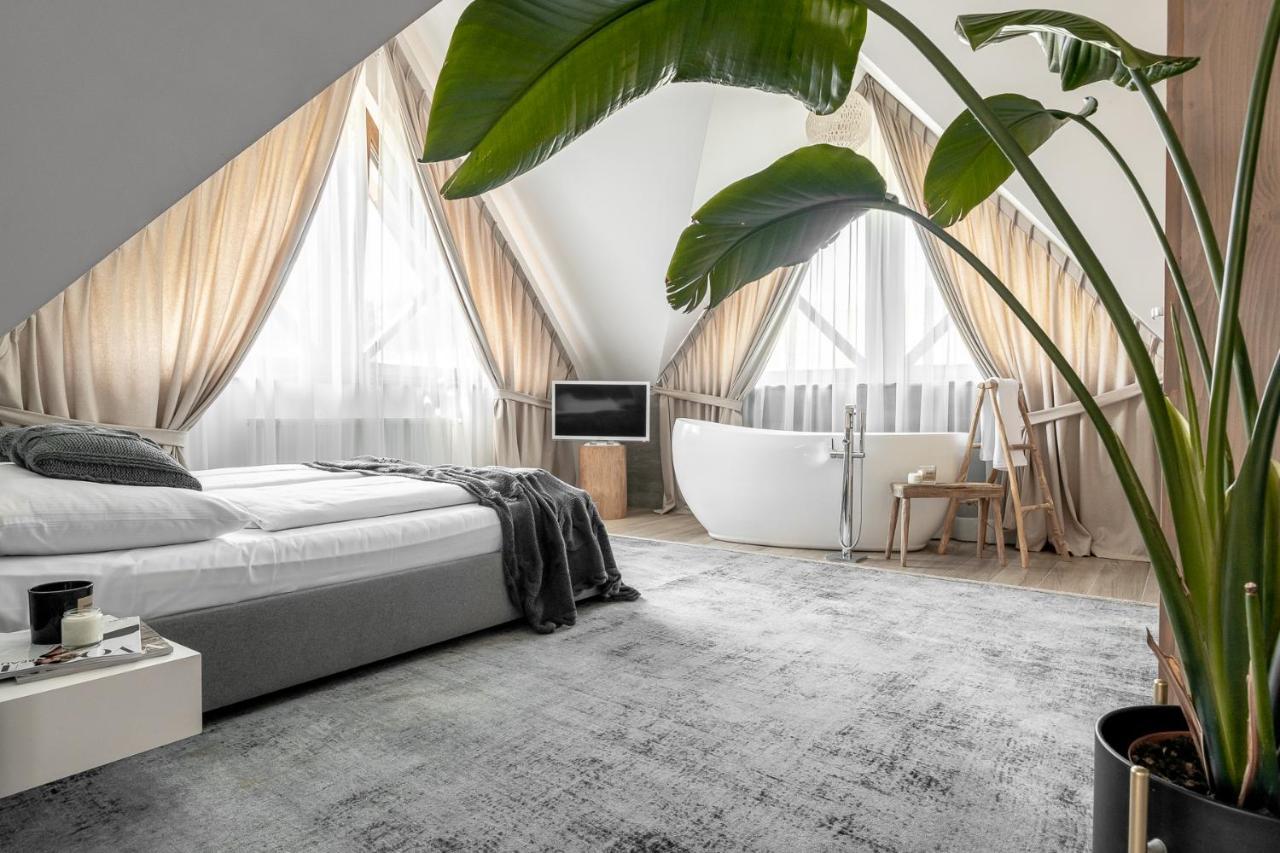 Hotel Zawrat - Blisko Natury เบียลกาตัทร์ชันสกา ภายนอก รูปภาพ